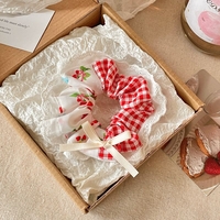 چهارخونه پاپیون کرم